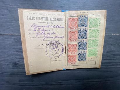 Un lot avec un certificat de réception au...