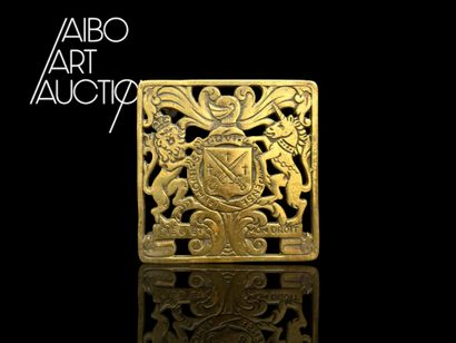 Small square-shaped gilded brass flat rest...