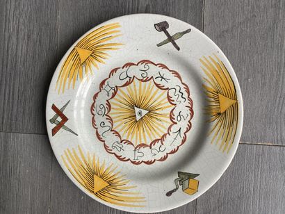 Lot de 5 assiettes maçonnique en faïence...