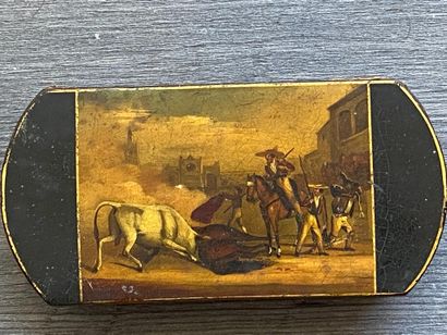 Une boite à cigares en bois de couleur noire...