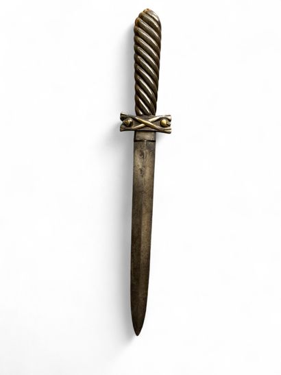 Dague Franc maçonne. Fusée en corne brune...