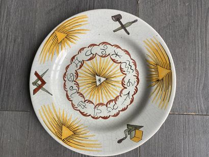 Lot de 5 assiettes maçonnique en faïence...