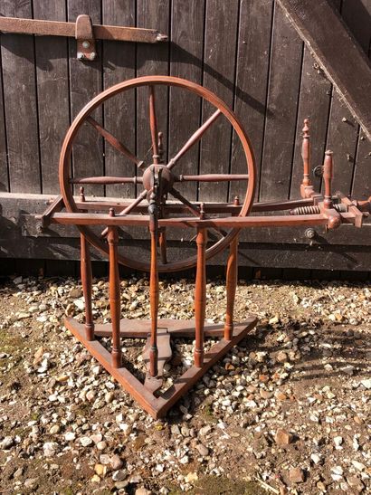 ROUET en bois tourné.
XIXe siècle. 
61 x...