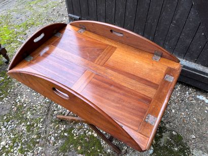 TABLE MAJORDOME ou Buttler-Tray en acajou,...