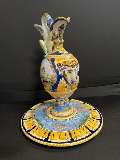 NEVERS, Jean MONTAGNON
Aiguière en faïence...