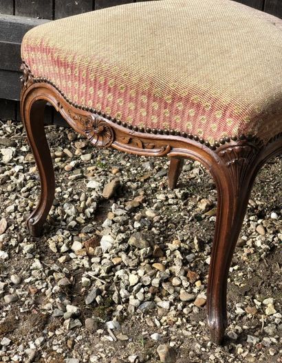 CHAISE de style Louis XV à dossier canné...