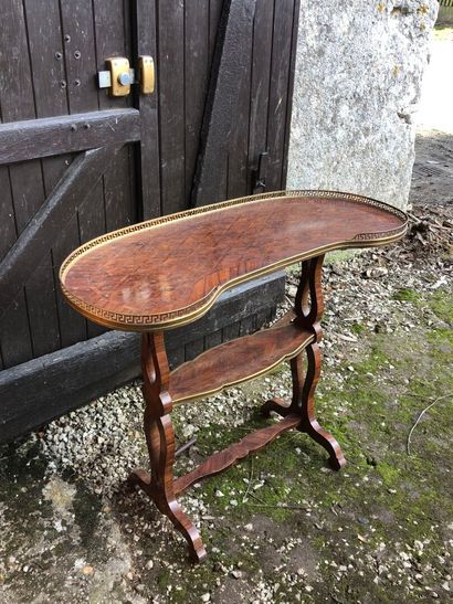 TABLE rognon en acajou et placage d'acajou...