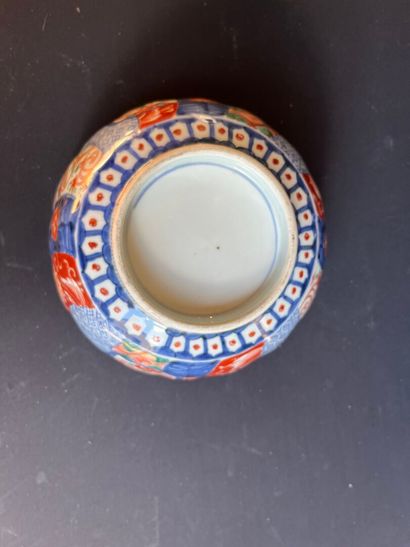 CHINE. LOT de porcelaine comprenant :
- Plat...