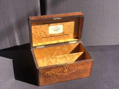 BOITE à lettres de table en bois à décor...