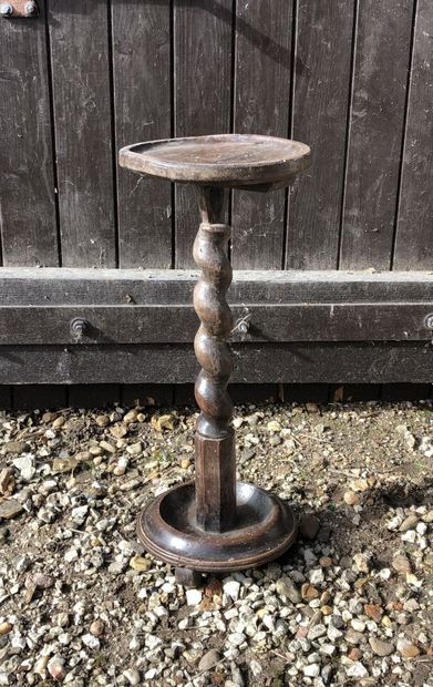 Petite SELLETTE en bois tourné.
50 x 21cm.
Vermoulu...