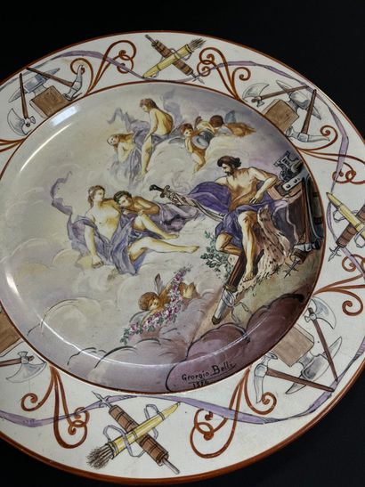 ITALIE 
Assiette à décor polychrome signé...