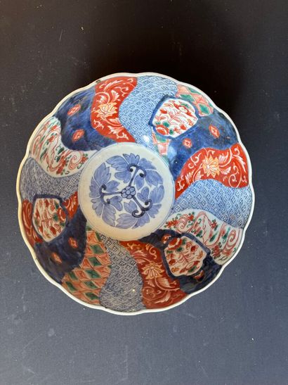 CHINE. LOT de porcelaine comprenant :
- Plat...