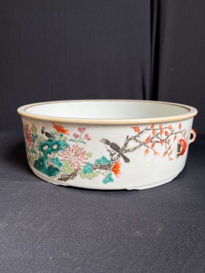 CHINE. LOT de porcelaine comprenant :
- Plat...