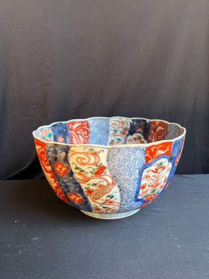CHINE. LOT de porcelaine comprenant :
- Plat...