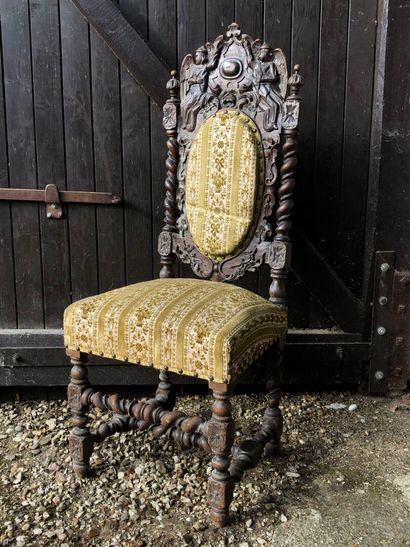 CHAISE de style Louis XIII , dossier en bois...