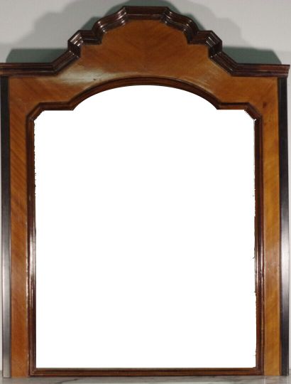 MIROIR à fronton mouvementé en placage de...