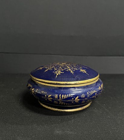 MANUFACTURE IMPERIALE DE SEVRES
Bonbonnière...