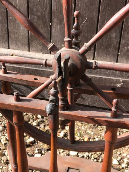 ROUET en bois tourné.
XIXe siècle. 
61 x...