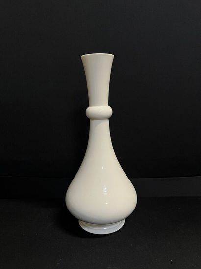 SEVRES
Vase dans la forme de base de narguilé...