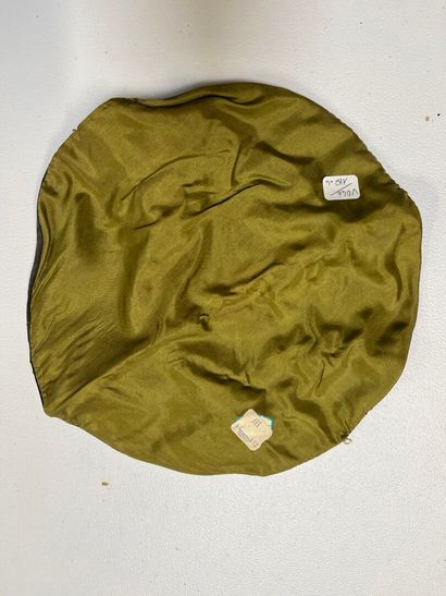 LOT de quatre soieries asiatiques.
64,5 x...