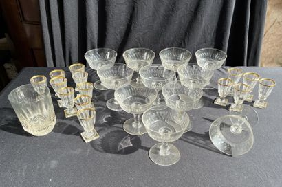 PARTIES de verres en cristal comprenant :...