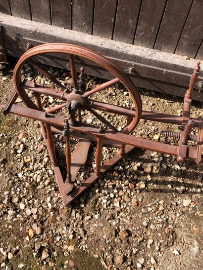 ROUET en bois tourné.
XIXe siècle. 
61 x...