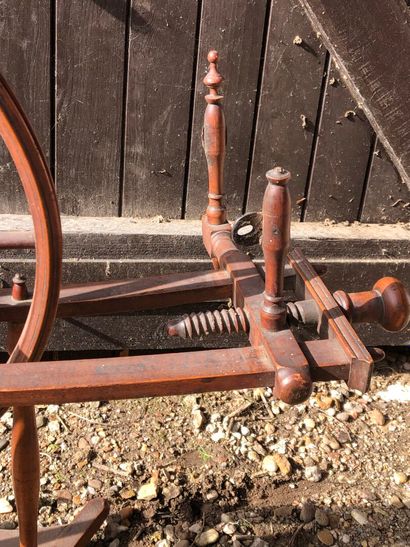 ROUET en bois tourné.
XIXe siècle. 
61 x...