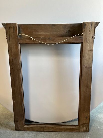 TRUMEAU en bois à décor de colonnes et godrons....