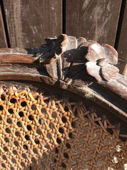 PAIRE DE FAUTEUILS cabriolet en bois mouluré...