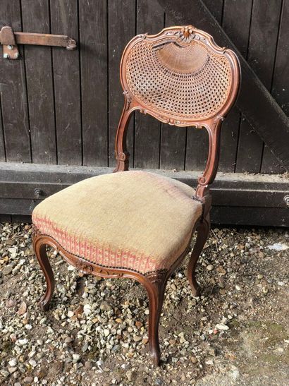 CHAISE de style Louis XV à dossier canné...