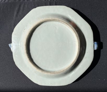 CHINE. LOT de porcelaine en camaïeu de bleu...