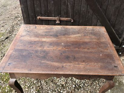 TABLE rectangulaire ouvrant par un tiroir...