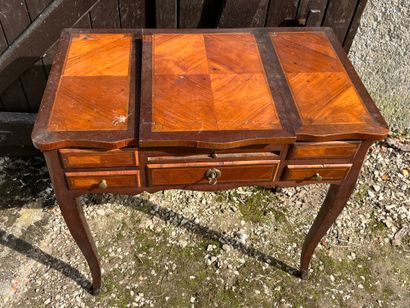 LOT de mobilier de style Louis XV comprenant...