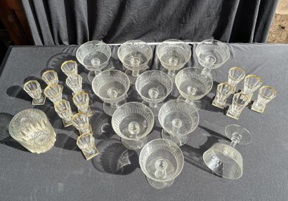 PARTIES de verres en cristal comprenant :...