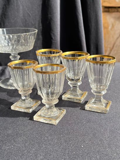 PARTIES de verres en cristal comprenant :...