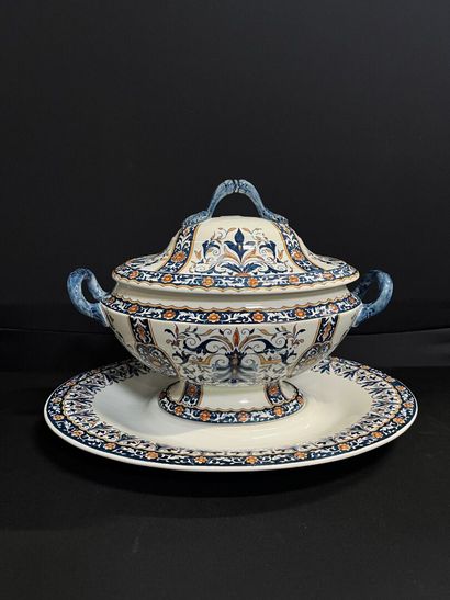GIEN
Soupière en faïence à décor 