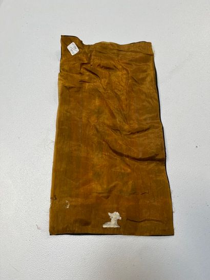 LOT de quatre soieries asiatiques.
64,5 x...