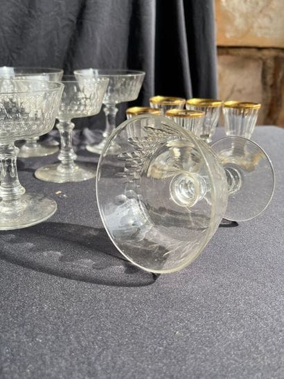 PARTIES de verres en cristal comprenant :...