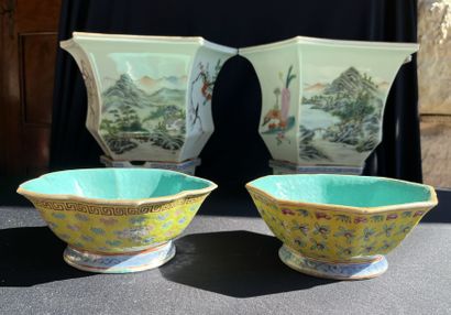 CHINE. LOT de porcelaine comprenant :
- Plat...