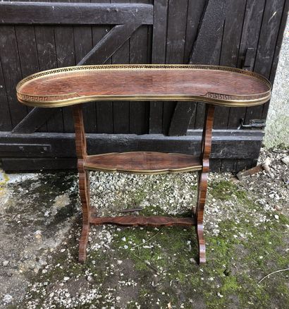 TABLE rognon en acajou et placage d'acajou...