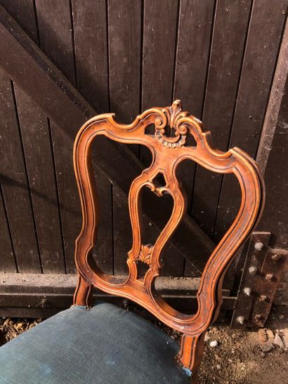 PAIRE de chaises en bois sculpté de style...