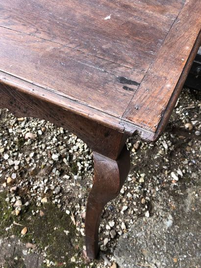 TABLE rectangulaire ouvrant par un tiroir...