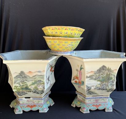 CHINE. LOT de porcelaine comprenant :
- Plat...