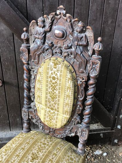 CHAISE de style Louis XIII , dossier en bois...