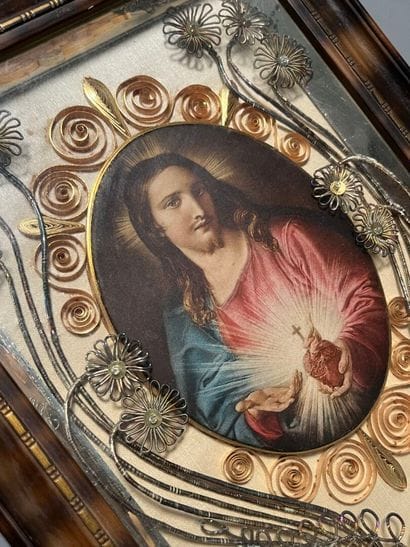 [Paperolle]. SACRED HEART OF JESUS in medallion,...