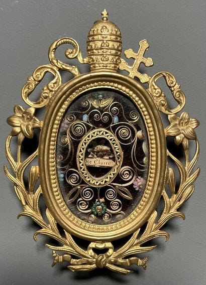 [Paperolle-reliquaire]. SAINTE CLAIRE: Relic...