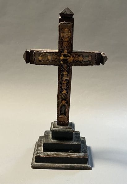 [Paperolle-reliquaire]. Small crucifix with...