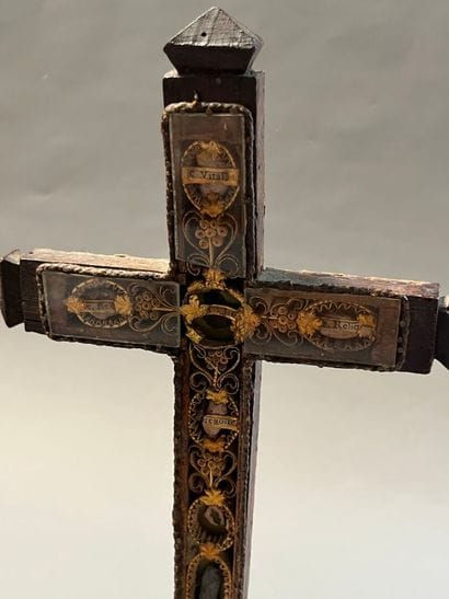[Paperolle-reliquaire]. Small crucifix with...