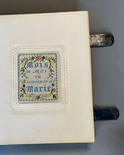 [Broderie]. MOIS DE MAI OU SOUVENIR A MARIE....