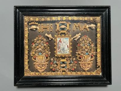 [Paperolle-reliquaire]. Large 17th-century...